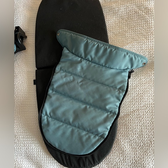 Stokke Babyzen YOYO Bassinet in Aqua - Picture 4 of 12